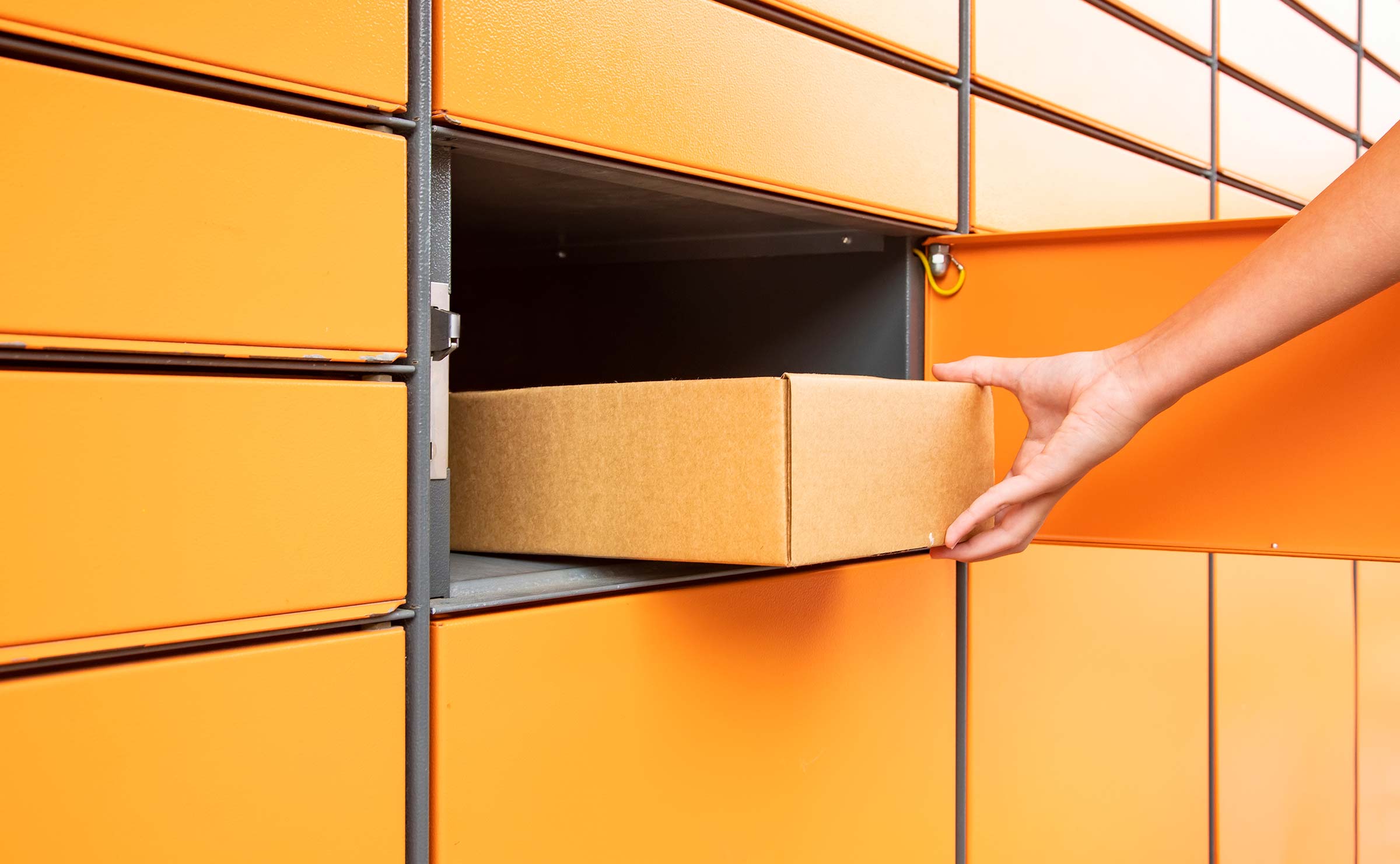 Praktische Paketboxen in allen Stiegenhauseingängen erleichtern den Postempfang